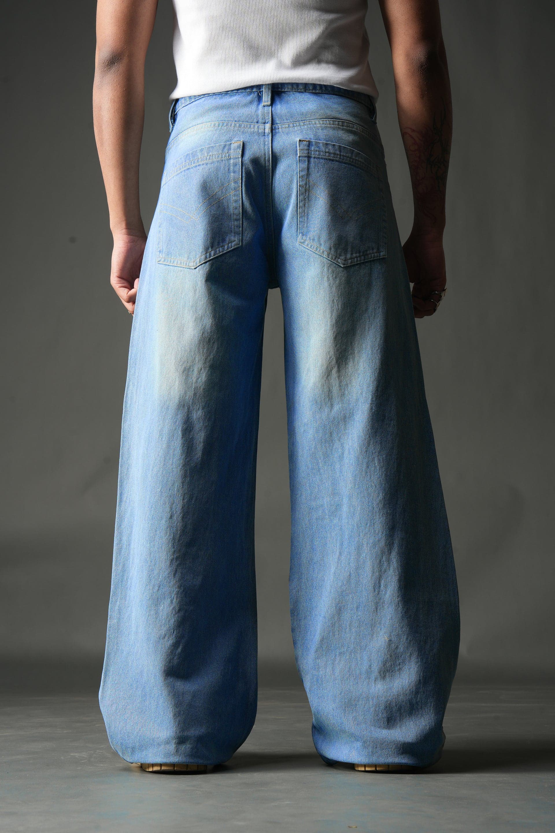 Horizon Wash Denim folded | Karmik